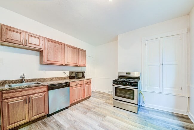 Building Photo - 24 Penelope St