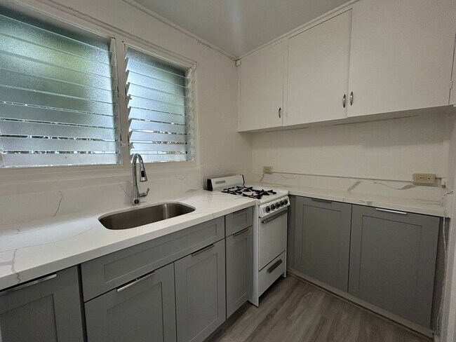Building Photo - 2201