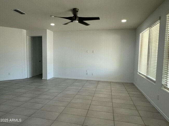 Building Photo - 8757 W Rancho Dr