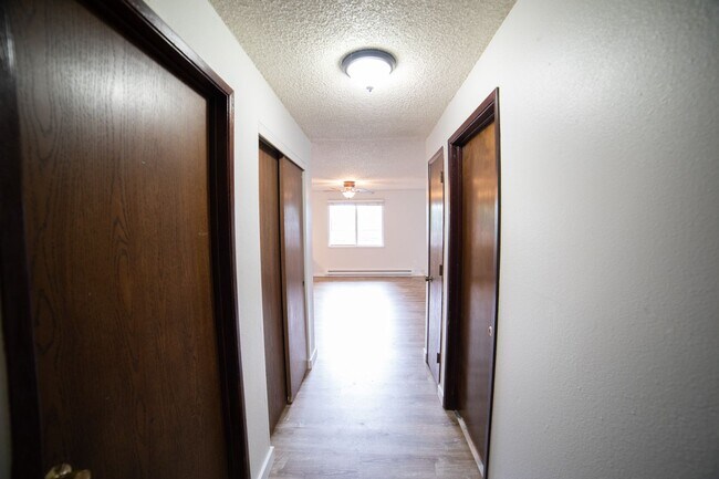 Building Photo - IKEMB02