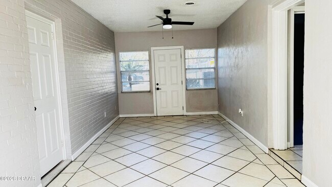 Building Photo - 374 S Halifax Dr