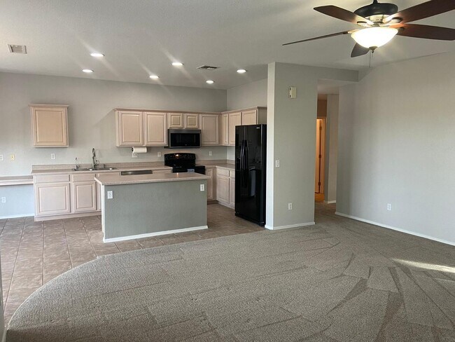 Building Photo - 1330 E Pedro Rd