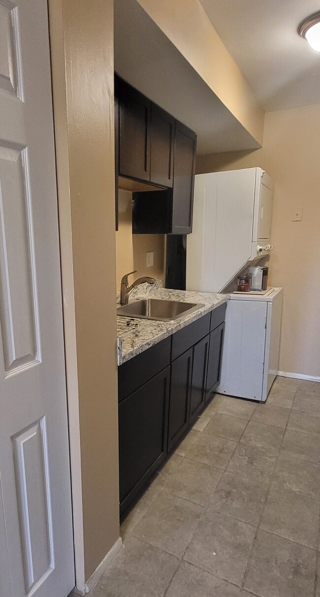 Building Photo - 1701 Fountain Rock Way