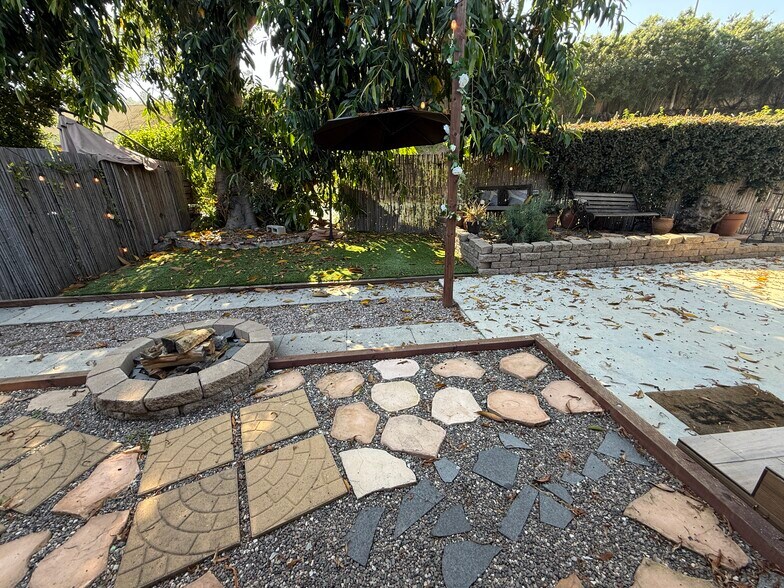 Building Photo - 2661 Newell St