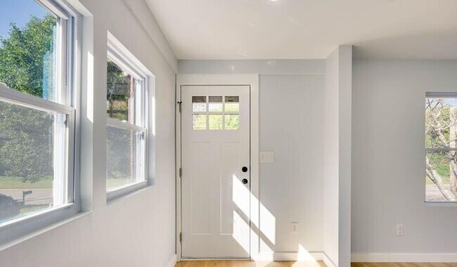 Building Photo - Stunningly Renovated 3BD/1BA Single Family Home in Newton, NC!