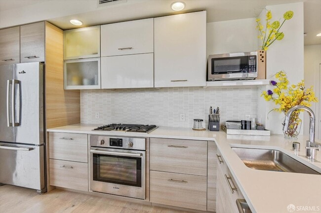 Building Photo - 451 Donahue St