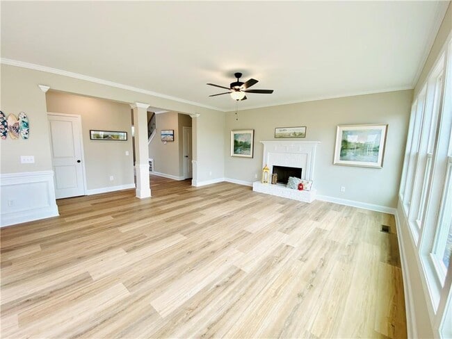 Building Photo - 6960 Diana Cir