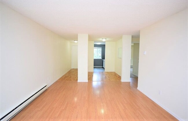 Building Photo - Updated 2 Bed Condo in Prime Location!