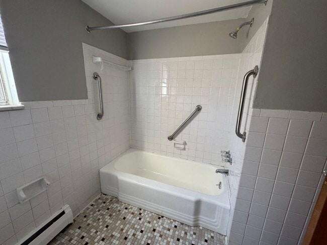 Building Photo - 3935 W Sylvania Ave