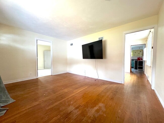 Building Photo - 2 Bed 1 Bath in WEBSTER GROVES w/ Fenced Yard