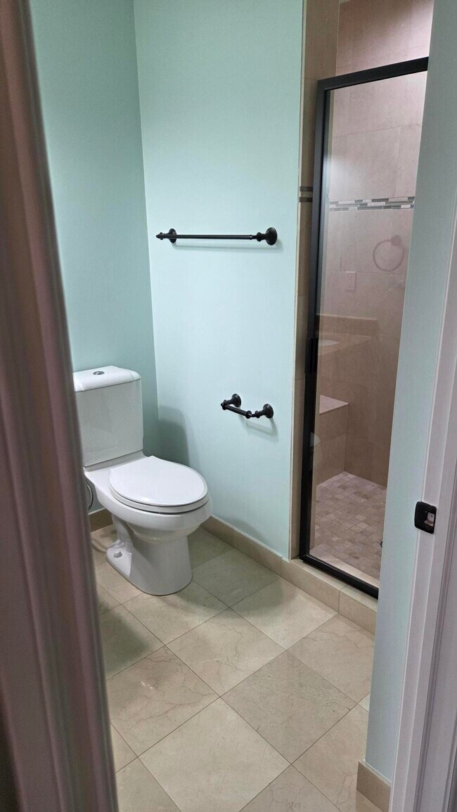 Building Photo - 934 W Huron St