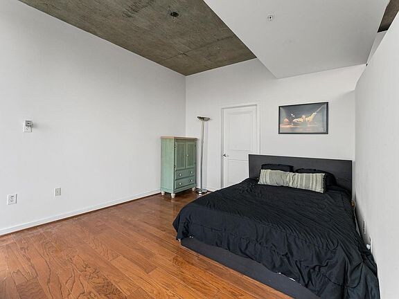 Building Photo - 5925 Almeda Rd