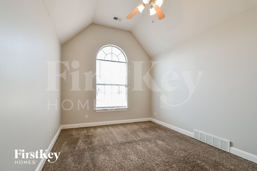 Building Photo - 8682 Valmont Cir