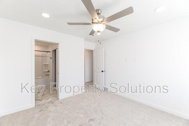 Building Photo - 4204 W Gooseneck Ct