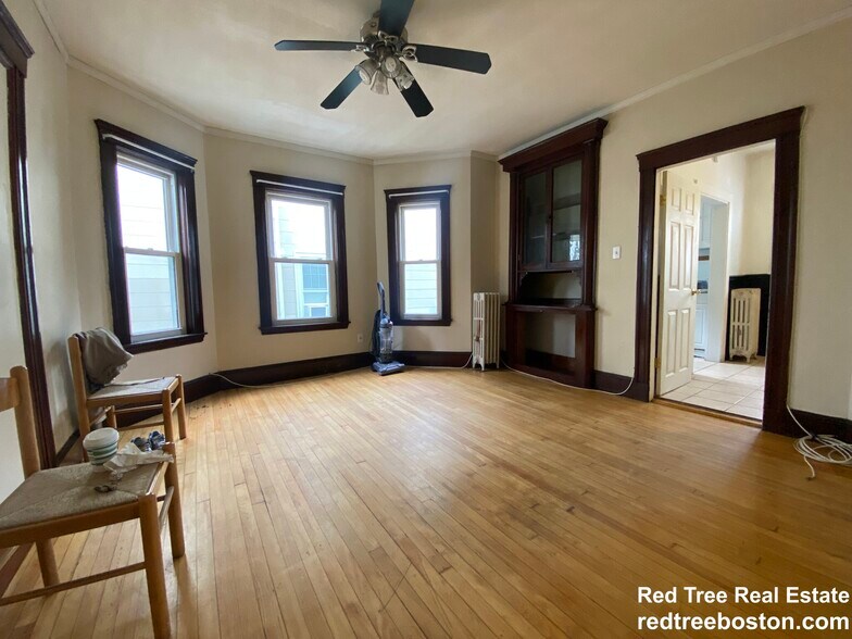 Building Photo - 12 Douglas Ave