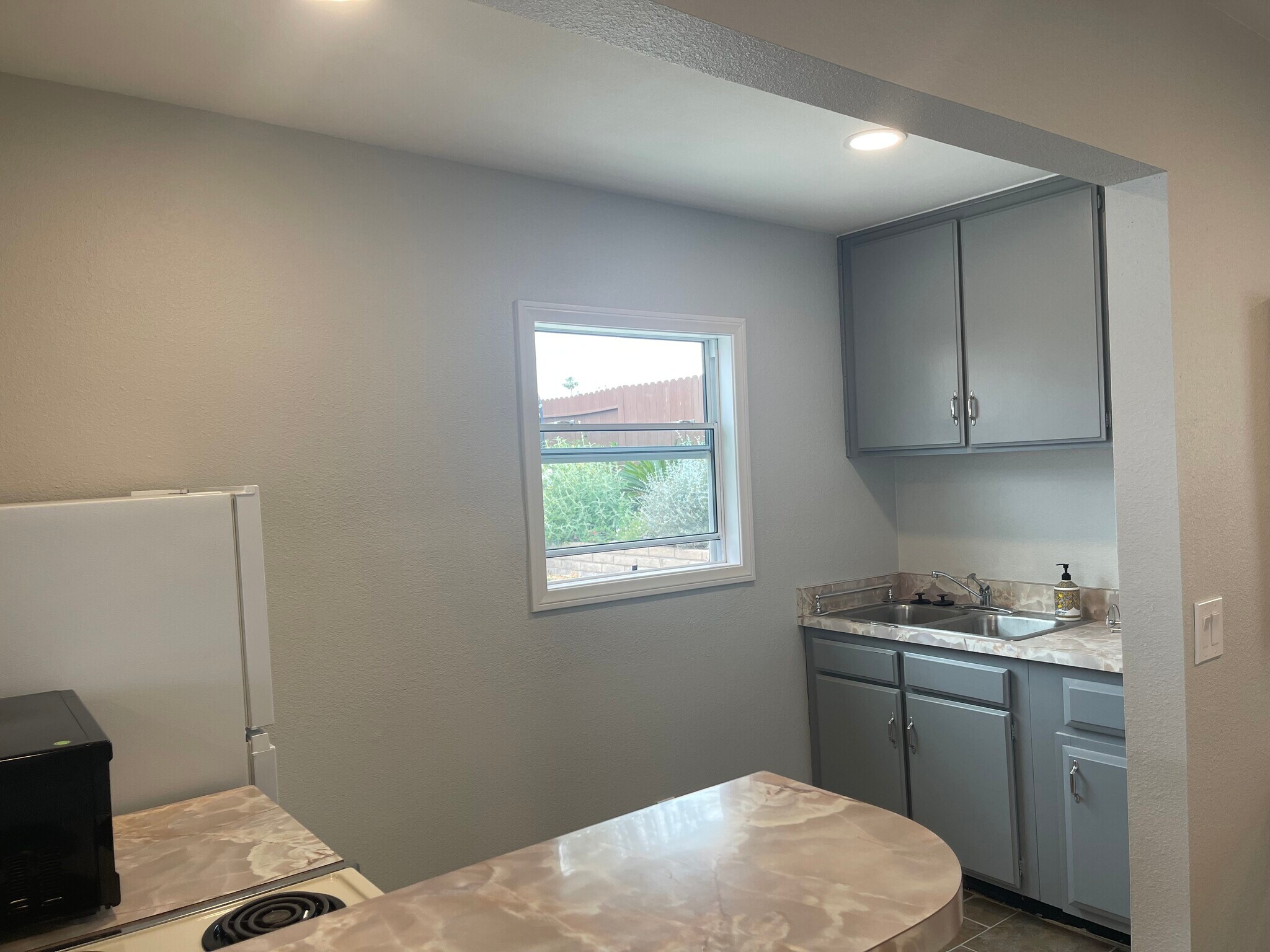 Building Photo - 3713 Rosehedge Dr