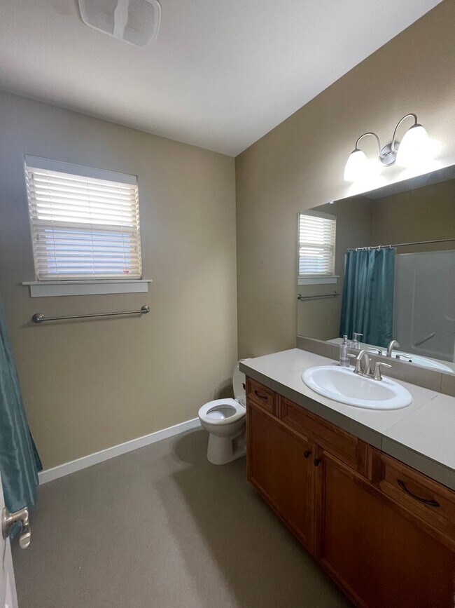 Building Photo - Beautiful Home with lots of upgrades