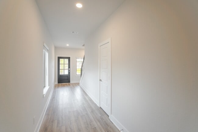 Building Photo - 10614 Whitejacket