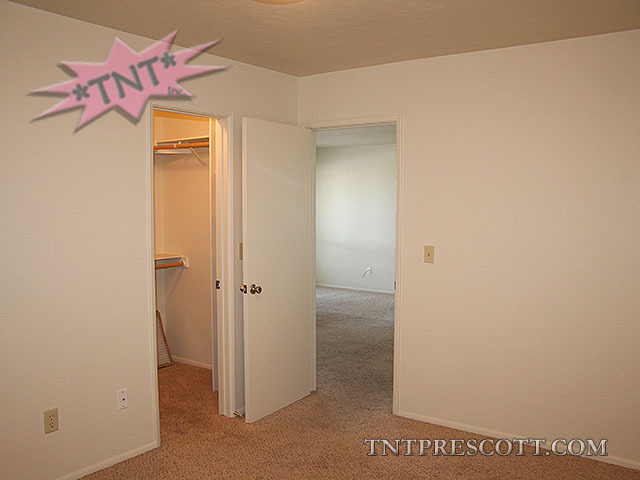Building Photo - Condo in Montana Villas HOA ~ COMP HOLD