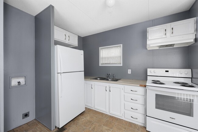 Building Photo - 5015 39th St E