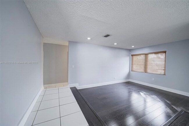 Building Photo - 621 SW 99th Pl