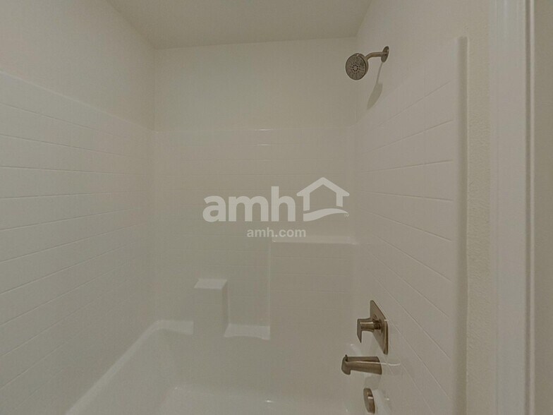 Building Photo - 80 Cabaletta Ln