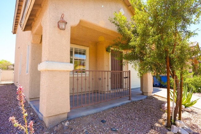 Building Photo - Well-Maintained 3 Bed, 2.5 Bath Home with Garage & Private Backyard