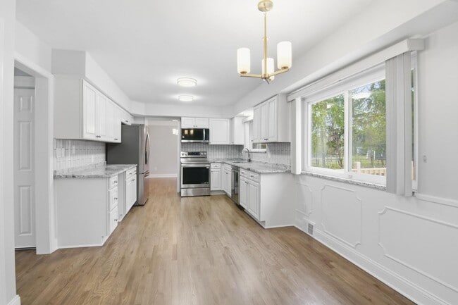 Building Photo - 32901 Blossom Ct