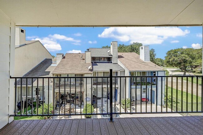 Building Photo - 2022 Lakewood Ct
