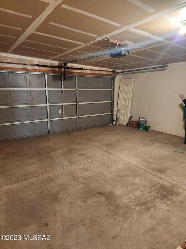 Building Photo - 5461 N Willow Thicket Way