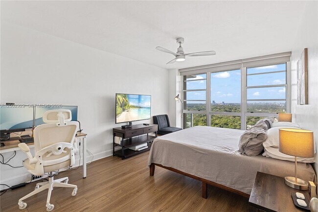 Building Photo - 2451 Brickell Ave