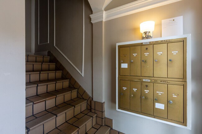 Building Photo - 3252 Girard Ave S