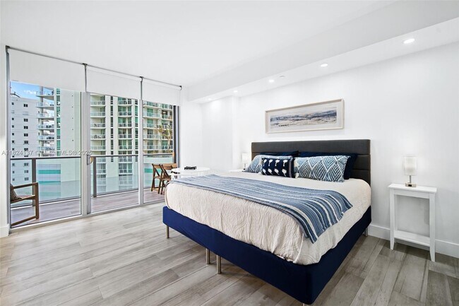 Primary Photo - 1300 Brickell Bay Dr