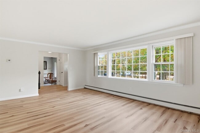 Building Photo - 14 Flax Pond Woods Rd