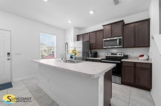 Building Photo - 8318 Zenith Cir