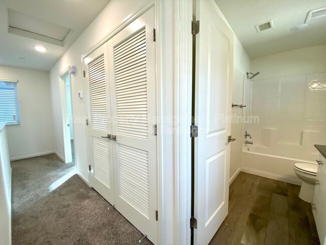 Building Photo - 730 N Bliss Ln