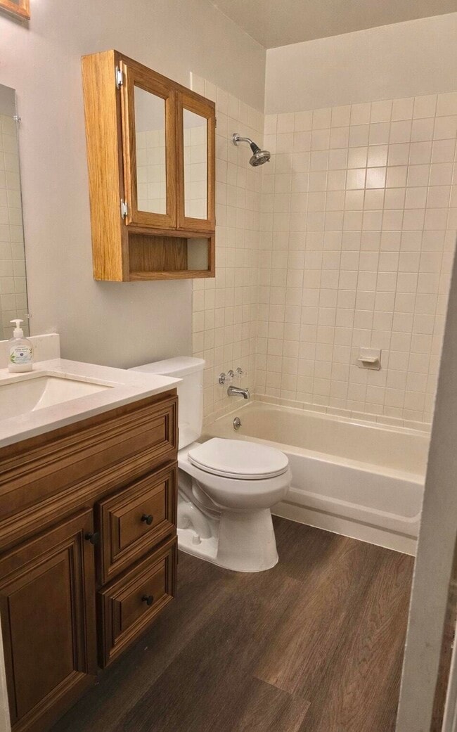 Building Photo - 11921 Belmont Ave