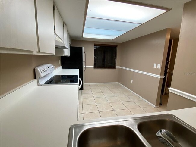 Building Photo - 225 Caryl Way