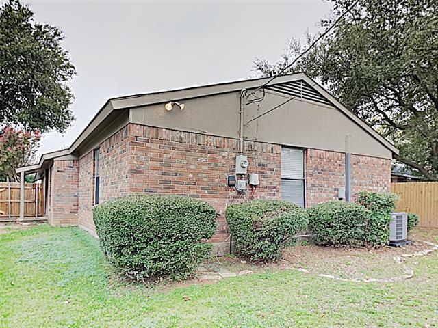 Building Photo - 4931 Darrow Ln