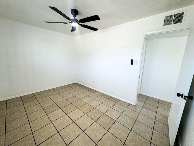 Building Photo - Cozy 3-Bed Oasis in Yuma's Heart
