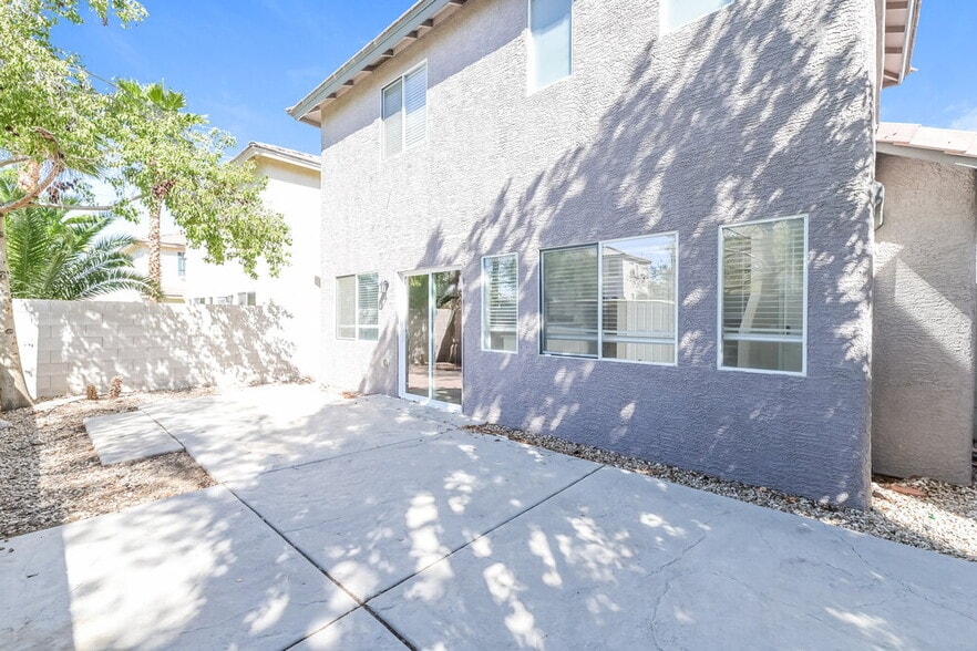Building Photo - 1333 Hawaiian Hills Ave