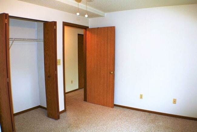 Building Photo - $1,125 | 2 Bedroom, 1 Bathroom Condo | Pet Friendly* | Available for August 1st, 2026 Move In!