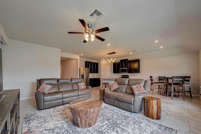 Building Photo - Pearland Place, Pearland, TX 77581 - 3 BR 2 BA Single-Family Home