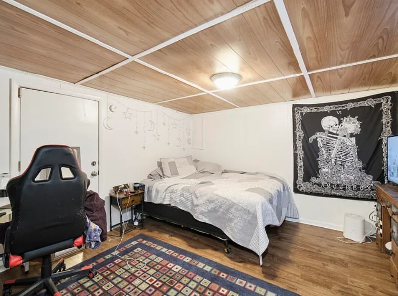 Building Photo - 720 E Ludington Ave