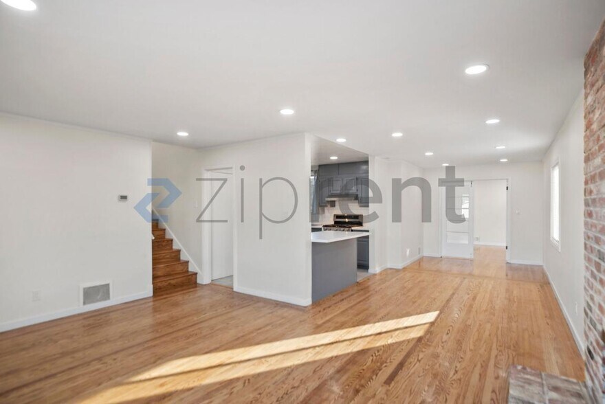 Building Photo - 109 Alta Mesa Dr