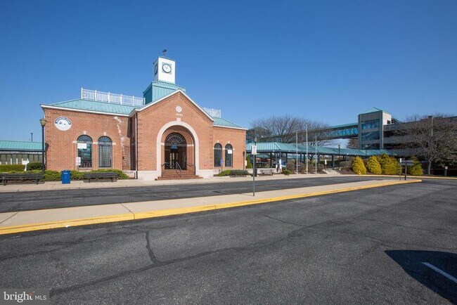Building Photo - 830 Belmont Bay Dr