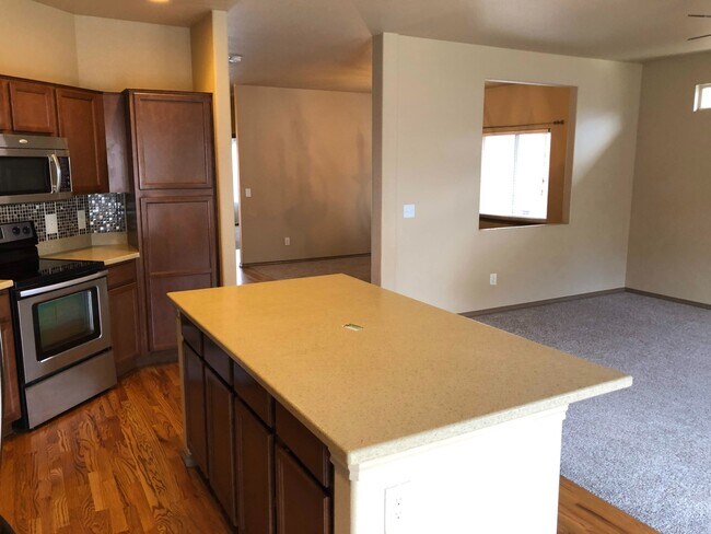 Building Photo - Ranch Style 4 Bedroom Home in Cordera...sh...