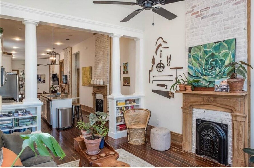 Building Photo - 620 S Lopez St