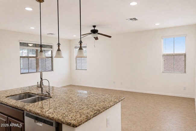 Building Photo - 1131 E Binner Dr