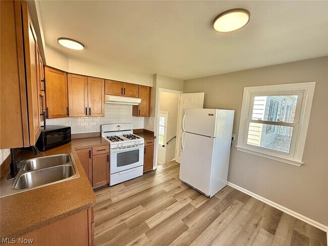 Building Photo - 6903 Luelda Ave